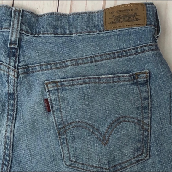 Red Tab 505 Straight Leg Levi’s Cut-Off Shorts - Picture 7 of 10